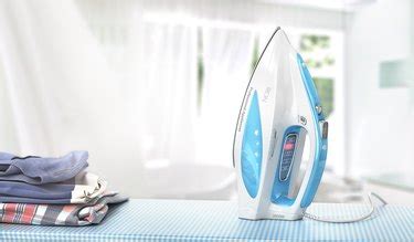 What Causes A Steam Iron To Spit Water All Over。